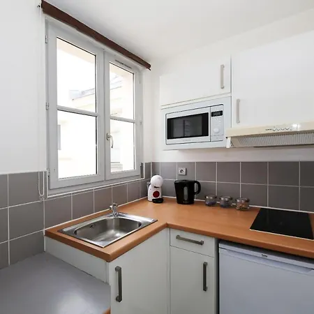 502- Studio De Charme Dans Quartier Anime 5 Apartamento París