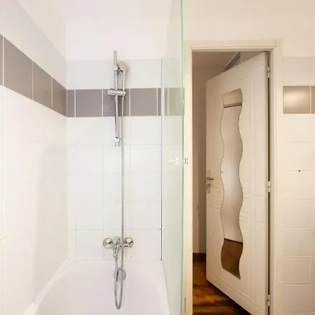 502- Studio De Charme Dans Quartier Anime 5 Apartamento